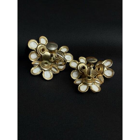 Vintage White Daisy Flower Cluster Earrings Clear Rhinestones Jewelry Screw Back - Picture 3 of 3